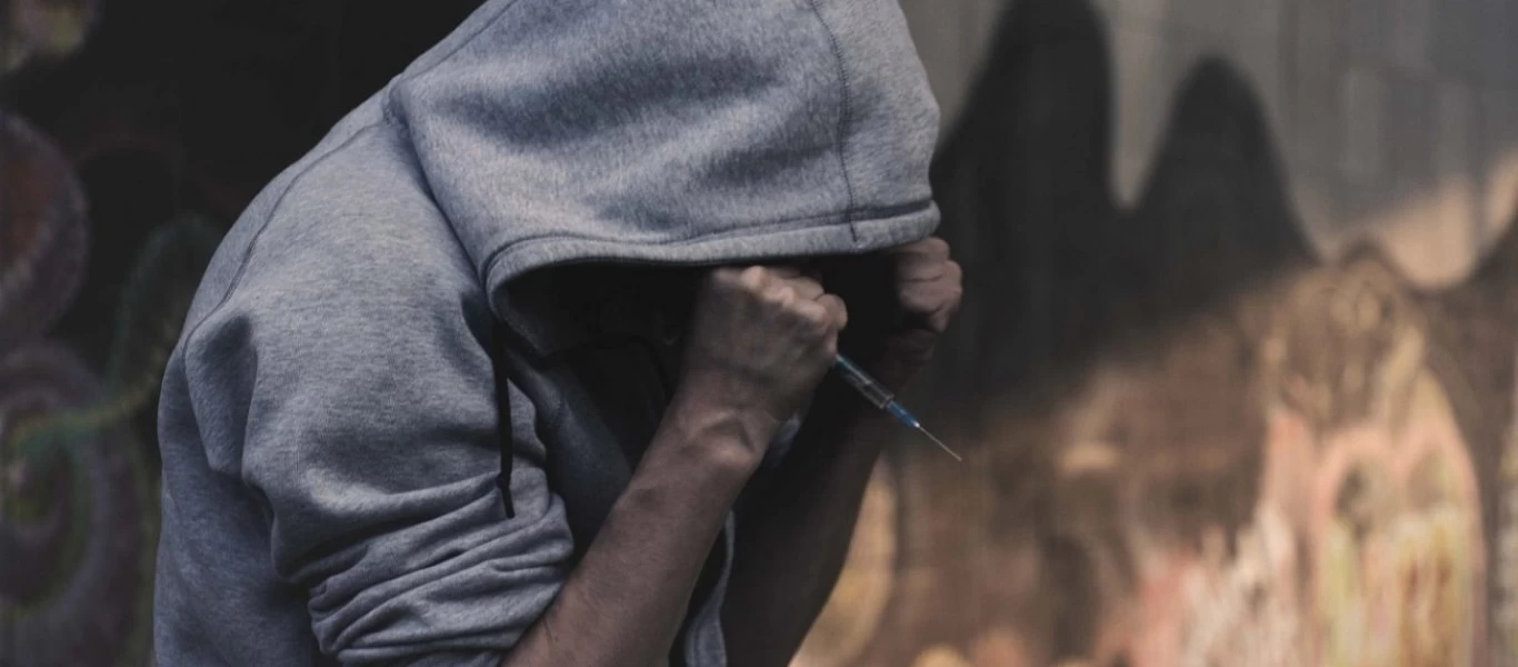 Στην «κόλαση» του ναρκεμπορίου το κέντρο της Αθήνας: Εφιαλτικές εικόνες (φώτο)